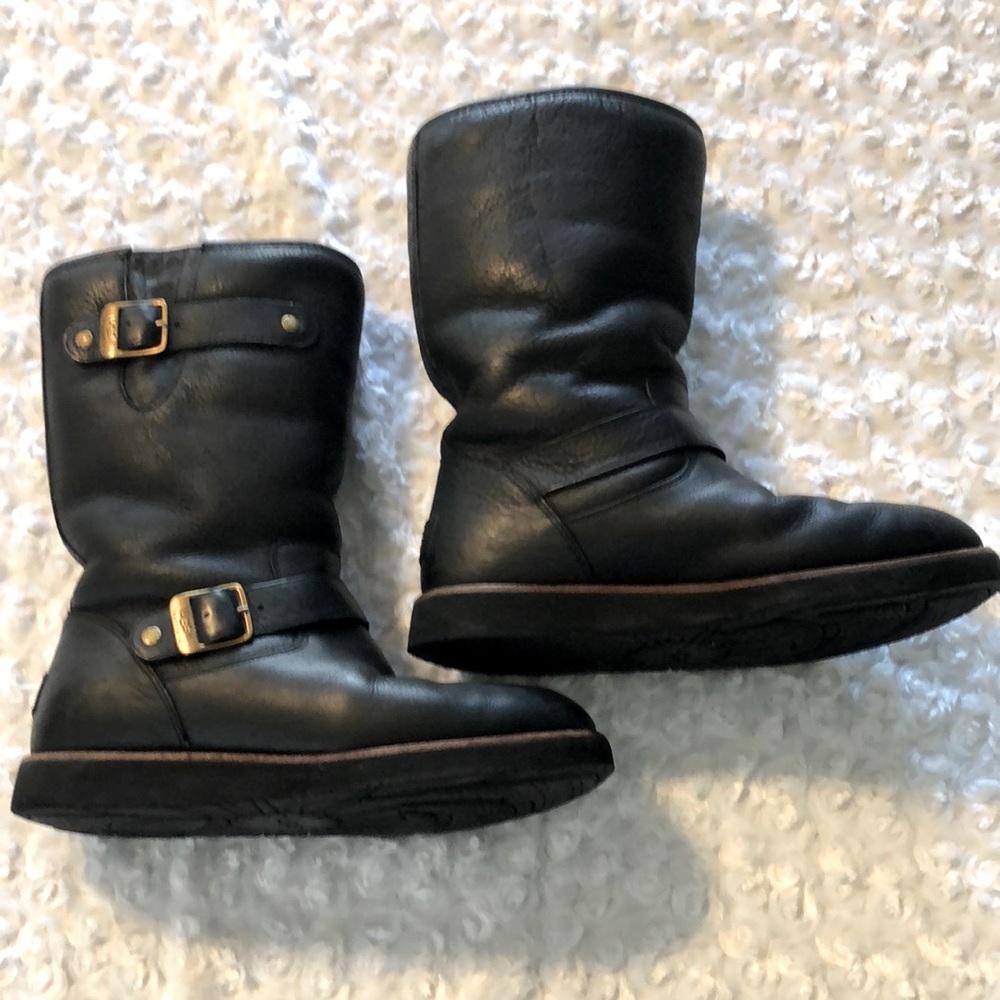 UGG Australia Kensington Black Leather Moto Boots Size 7 Sherpa bronze